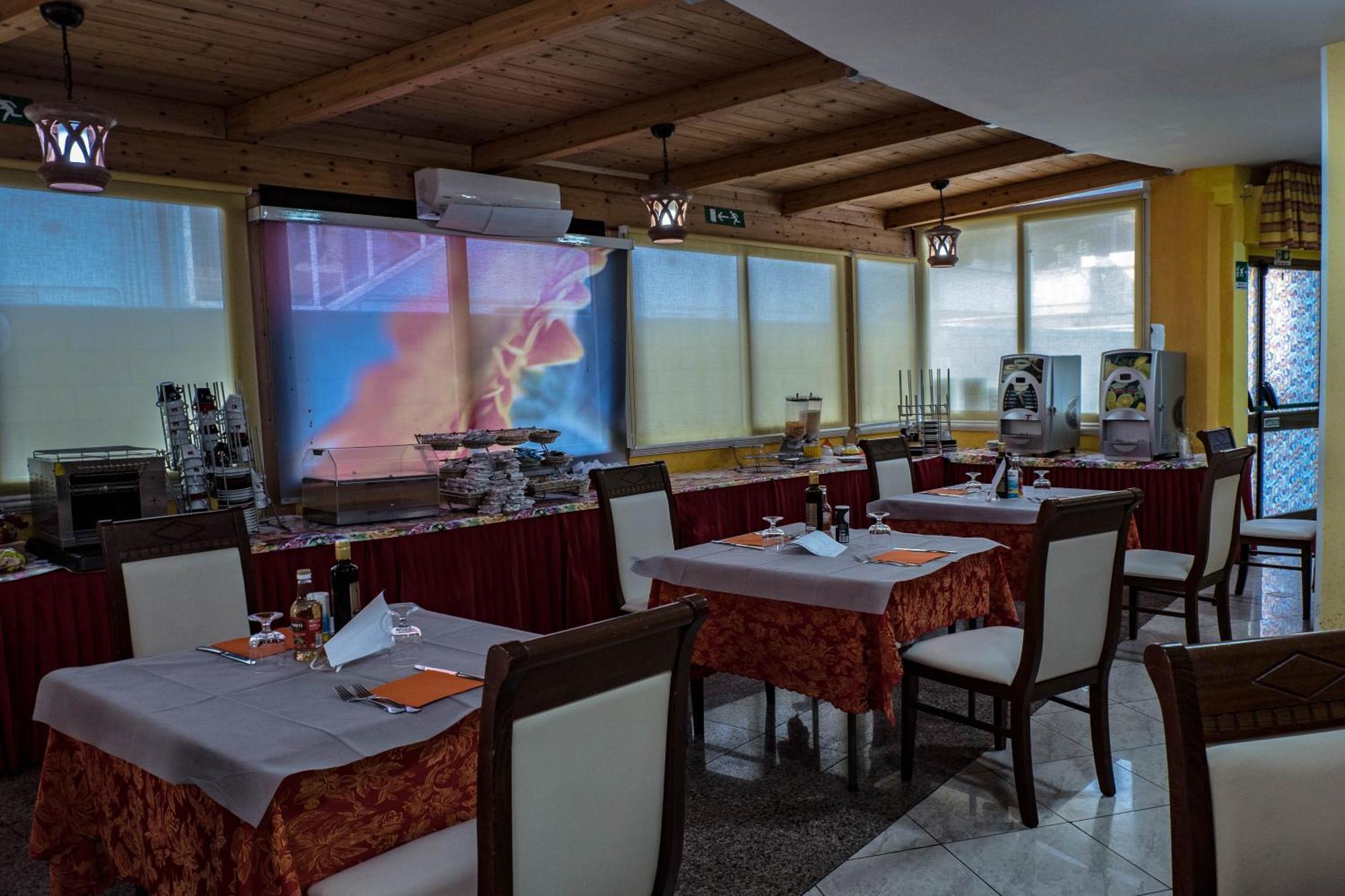 Hotel Albatros 로세토데글리아브루찌 외부 사진