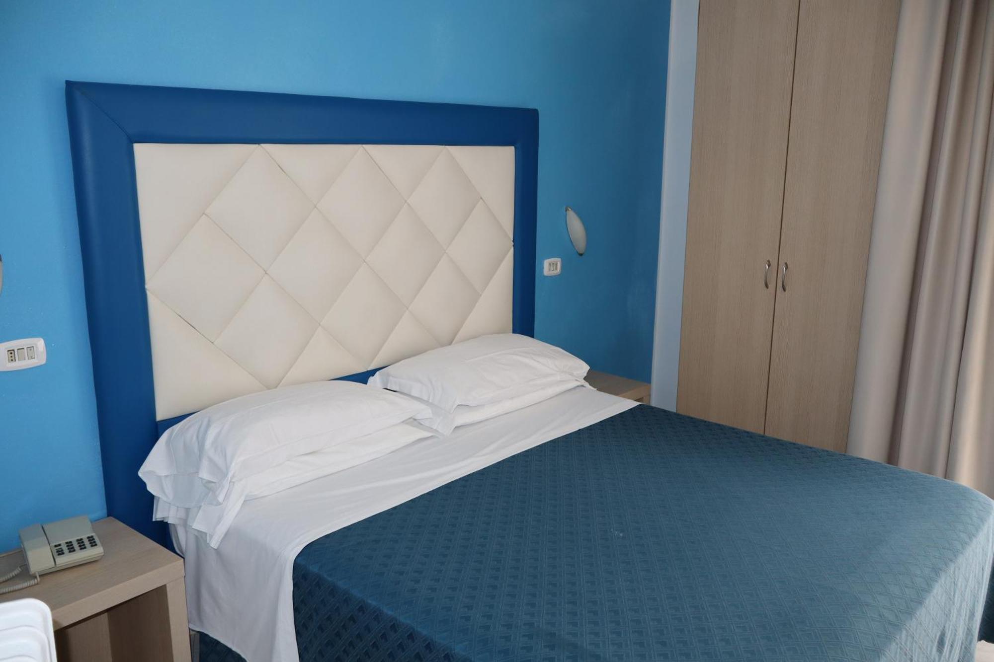 Hotel Albatros 로세토데글리아브루찌 외부 사진
